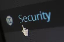 Auf einem Computerbildschirm zeigt der Cursor auf das Wort "Security"