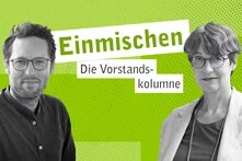 Der Vorstand der Heinrich-Böll-Stiftung Jan Philipp Albrecht und Imme Scholz auf grünem Hintergrund mit dem Schriftzug "Einmischen - die Vorstandskolumne"