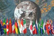 Flaggen der G20 vor der Erde