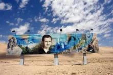 Plakat mit Baschar al Assad zwischen Damaskus und Aleppo