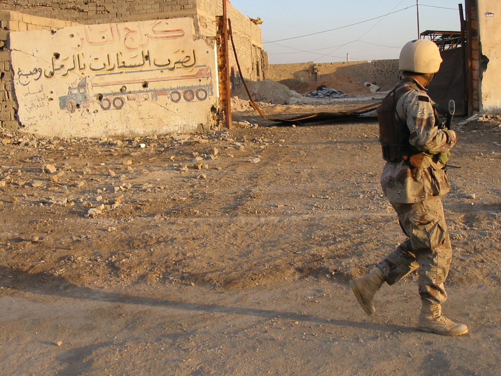 Soldat auf Patrouille Nach der Tötung Soleimanis - Ein Soldat auf Patrouille im Irak.