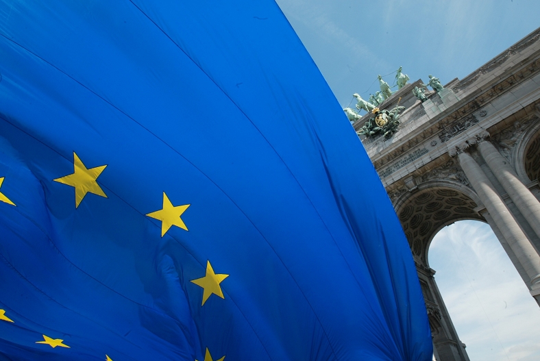 Selbstverständlich europäisch!? Europa Flagge vor dem Brandenburger Tor