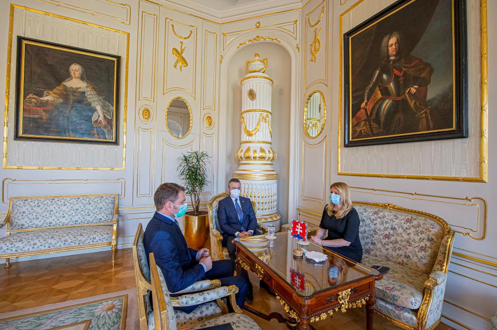 "Politische Verhandlungen von Präsident Caputova in Zeiten einer Korona-Pandemie". "Politische Verhandlungen von Präsident Caputova in Zeiten einer Korona-Pandemie".