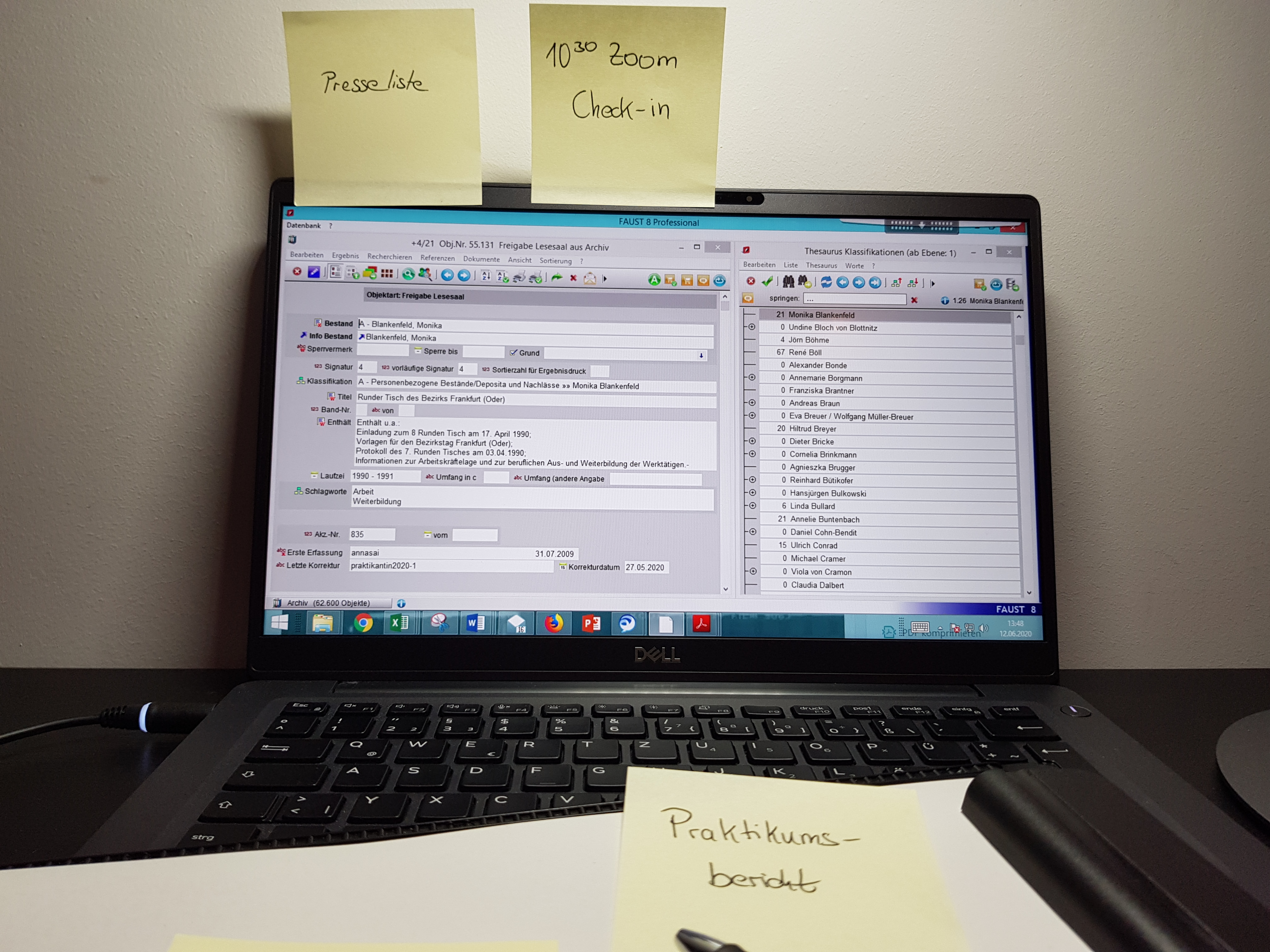 Laptop mit Archiv-Datenbank Laptop mit Archiv-Datenbank