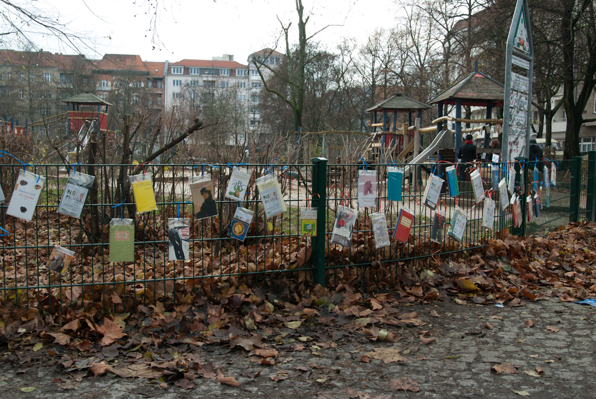 Spielplatz Neukölln Weichselstr "Bücher für alle" 11.12.13 Spielplatz Neukölln Weichselstr "Bücher für alle" 11.12.13