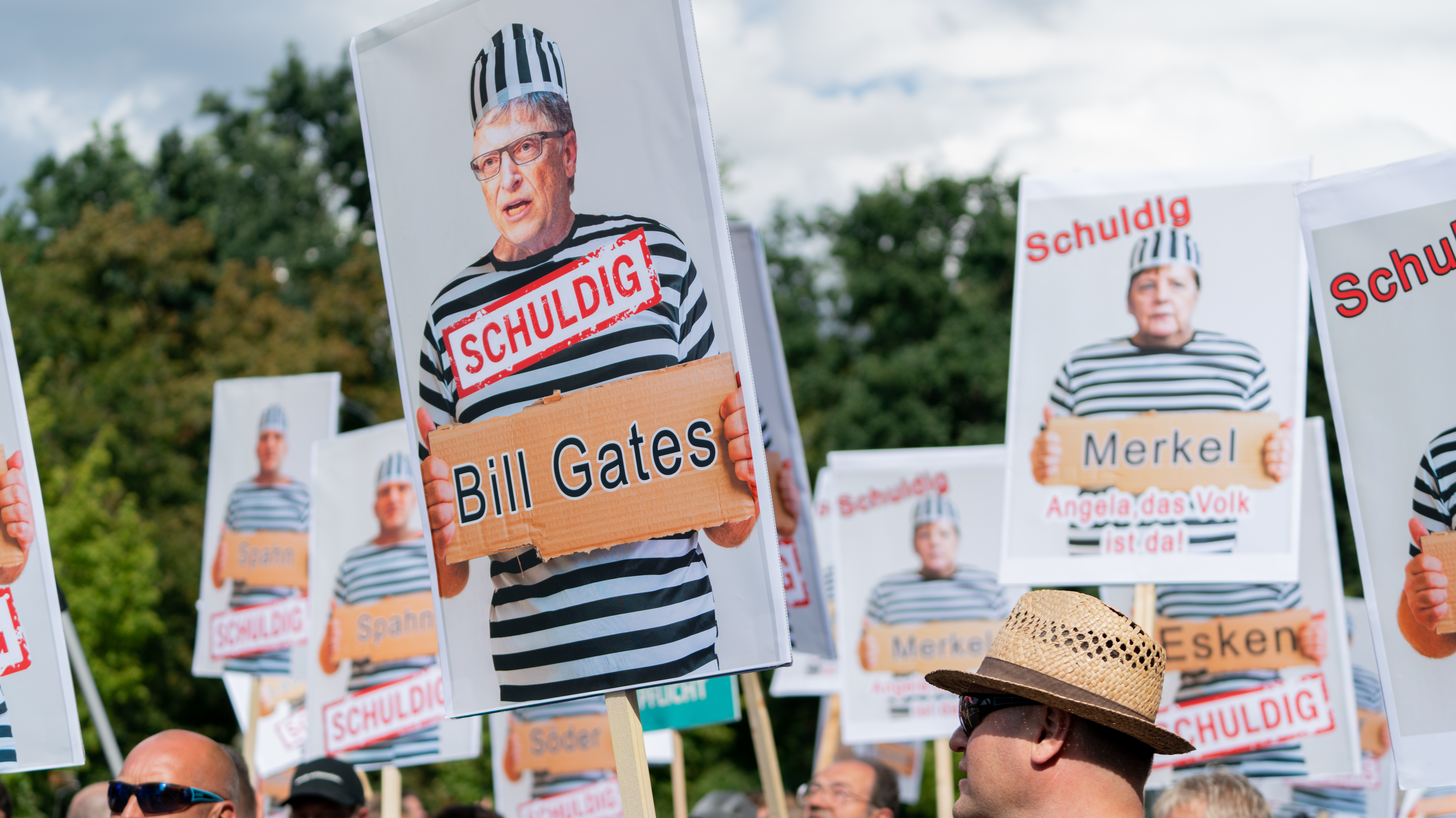 Anti-Coronapolitik-Demonstration 2020 Schilder auf Corona-Protest in Berlin 2020