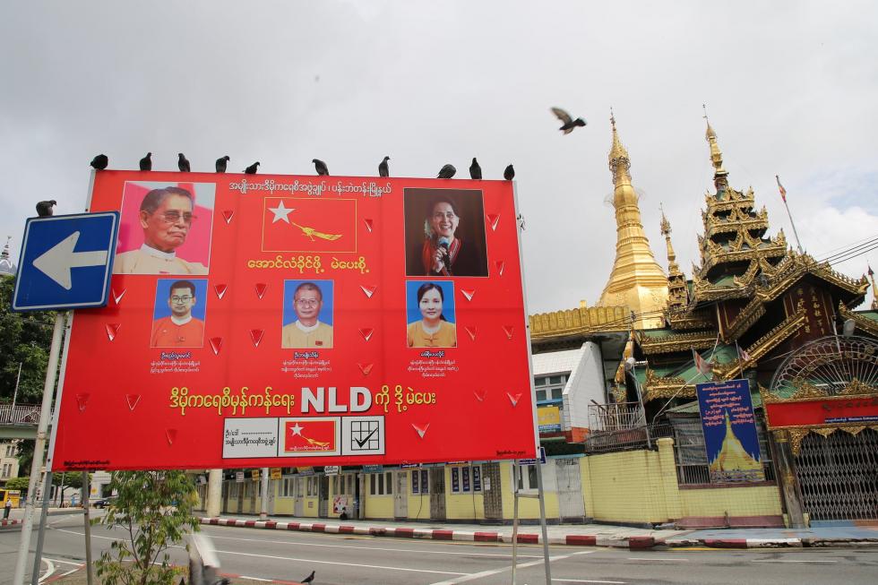 Wahlplakate in Myanmar Wahlplakate in Myanmar
