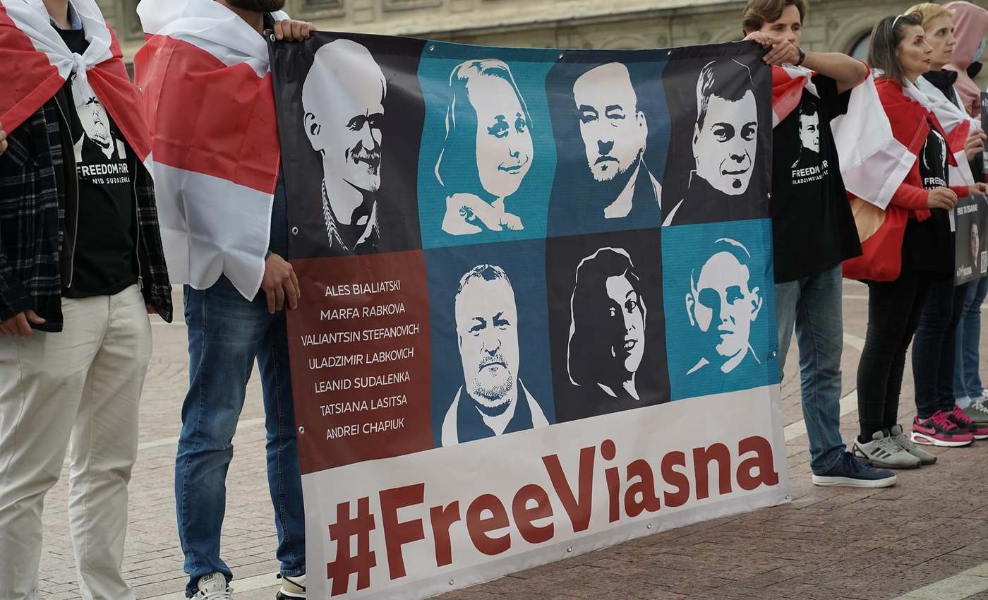 Solidaritätsaktion in Warschau am 17.09.21 für die heute sieben in Belarus inhaftierten Mitglieder der Organisation Viasna.