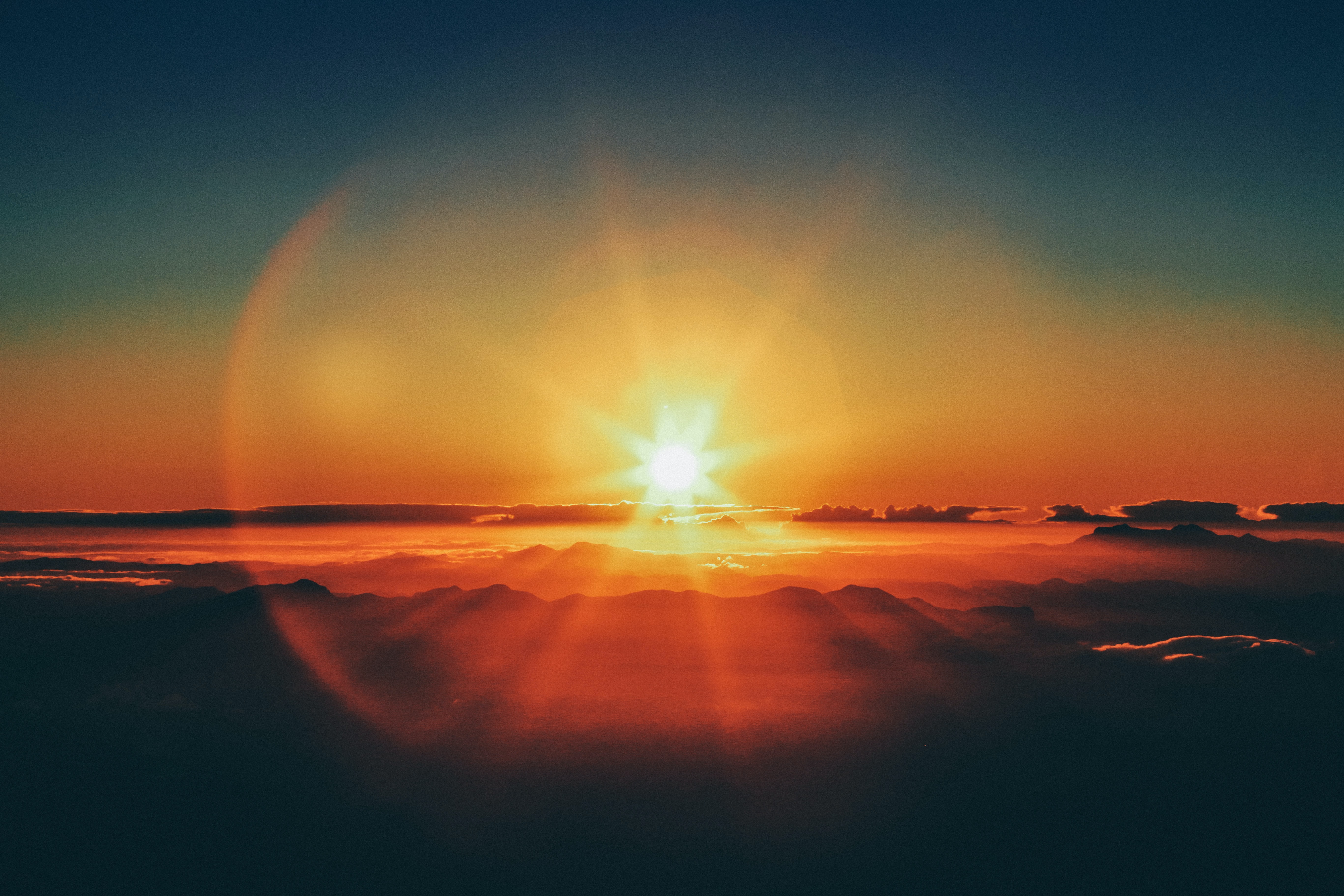 Beim Solar Radiation Management sollen zum Beispiel Aerosole in der Stratosphäre versprüht werden Sonnenuntergang