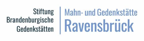 Logo mit Text: links „Stiftung Brandenburgische Gedenkstätten“, rechts „Mahn- und Gedenkstätte Ravensbrück“ in blauer Schrift.
