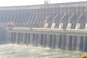 Größtes Wasserkraftwerk der Welt: Itaipú-Staudamm an der Grenze Brasilien-Paraguay (Foto: ogwen)
