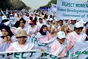 women who were demonstrating with banners in Pakistan