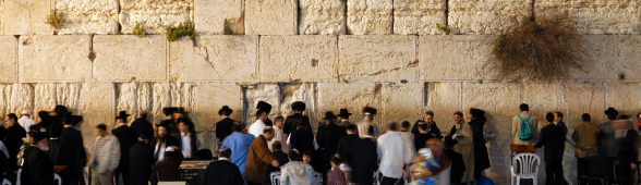 Betende Juden an der Klagemauer in Jerusalem