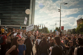 Demonstration vor dem Parlament