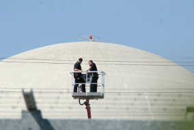 Reaktorkuppel des Atomkraftwerks in Biblis