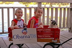 Junge Obama-Unterstützer in Leiterwagen