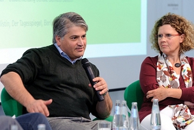 Dr. Mehmet Gürcan Daimagüler (Rechtsanwalt und Autor von „Kein schönes Land in dieser Zeit“, Berlin), Brigitte Mergenthaler-Walter (Studienleitung Schule Schloss Salem)