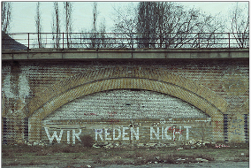 "Wir reden nicht". Stadtbahnbogen zwischen Lehrter Bahnhof und Friedrichstr.