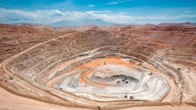 Blick auf eine Kupermine in Peru