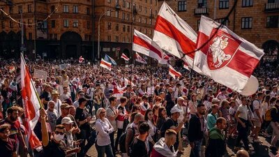 Menschen demonstrieren