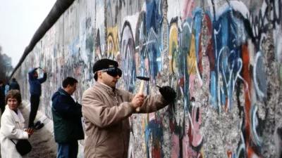Ostdeutschland: Foto von der Berliner Mauer beim Mauerfall