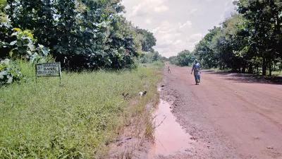 Böll.Thema - Straße in Burkina Faso