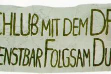 Spruchband: SCHLUSS MIT DEM DFD