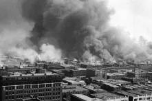 Zerstörung durch das Rassenmassaker von Tulsa 1921.