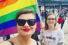 Selfie von Anna und Sandra auf einer Pride-Demonstration