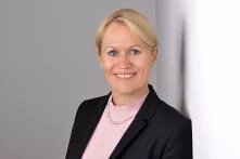 Dr. Julia Schwanholz