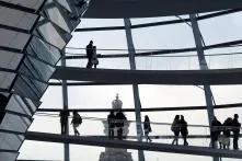 Innenaufnahme der Reichstagskuppel mit Verspiegelung in der Mitte