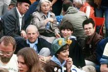 Petra Kelly mit Heinrich Böll bei einer Friedensdemonstration