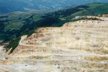 Ein Bild von über der Kupfermine in Rumänien aus gemacht
