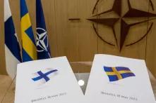 NATO-Generalsekretär trifft mit den Botschaftern Finnlands und Schwedens bei der NATO zusammen  NATO-Generalsekretär Jens Stoltenberg erhält von Klaus Korhonen (bei der NATO akkreditierter Botschafter Finnlands) und Axel Wernhoff (bei der NATO akkreditierter Botschafter Schwedens) offizielle Beitrittserklärungen zur NATO