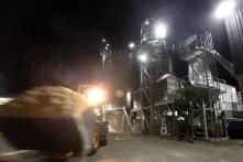 Pelletproduktion bei Nacht