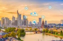 Grafik stellt eine Grüne Cloud in einer Großstadt dar