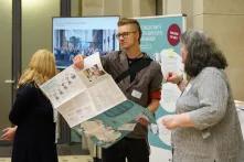 Besucherin und Besucher des Ariadne-Bürgergipfels in Berlin, März 2023 