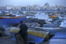 Zahlreiche Boote an der Küste von Alexandria, Ägypten