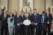 Gruppenbild der Mitte-Rechts-Koalition im Quirinalspalast