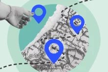 Illustration: Eine Hand zeigt auf eine alte Landkarte mit drei blauen Standortmarkierungen. Text: "böll.regional, Heinrich Böll Stiftung".