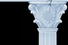 Illustration: Eine ionische Säule mit EU-Sternen im Kapitell. Oben ist ein Riss sichtbar, der sich in die Fläche ausbreitet. Hintergrund schwarz.