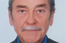 Foto: Älterer Mann mit grauem Haar und Schnurrbart blickt frontal in die Kamera.