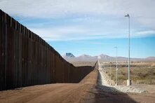 Ein Abschnitt des Grenzzaunes zwischen den USA und Mexico.