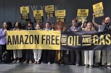 amazon-free-of-gas-and-oil-protest-in-bonn