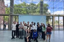 Das Foto zeigt eine Gruppe von Stipendiat*innen im Auswärtigen Amt in Berlin.