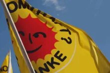Gelb-rote Fahne "Atomkraft, nein danke"