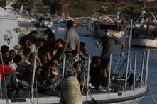 Boot mit Flüchtlingen vor Lampedusa