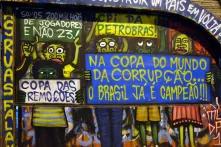 Graffitti spotted at São Paulo's 8th "Não Vai Ter Copa" World Cup Protest, May 24, 2014