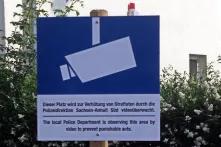 Schild zur Videoüberwachung in Tröglitz