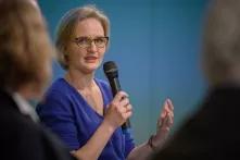 Dr. Franziska Brantner bei einer Diskussion der Heinrich-Böll-Stiftung
